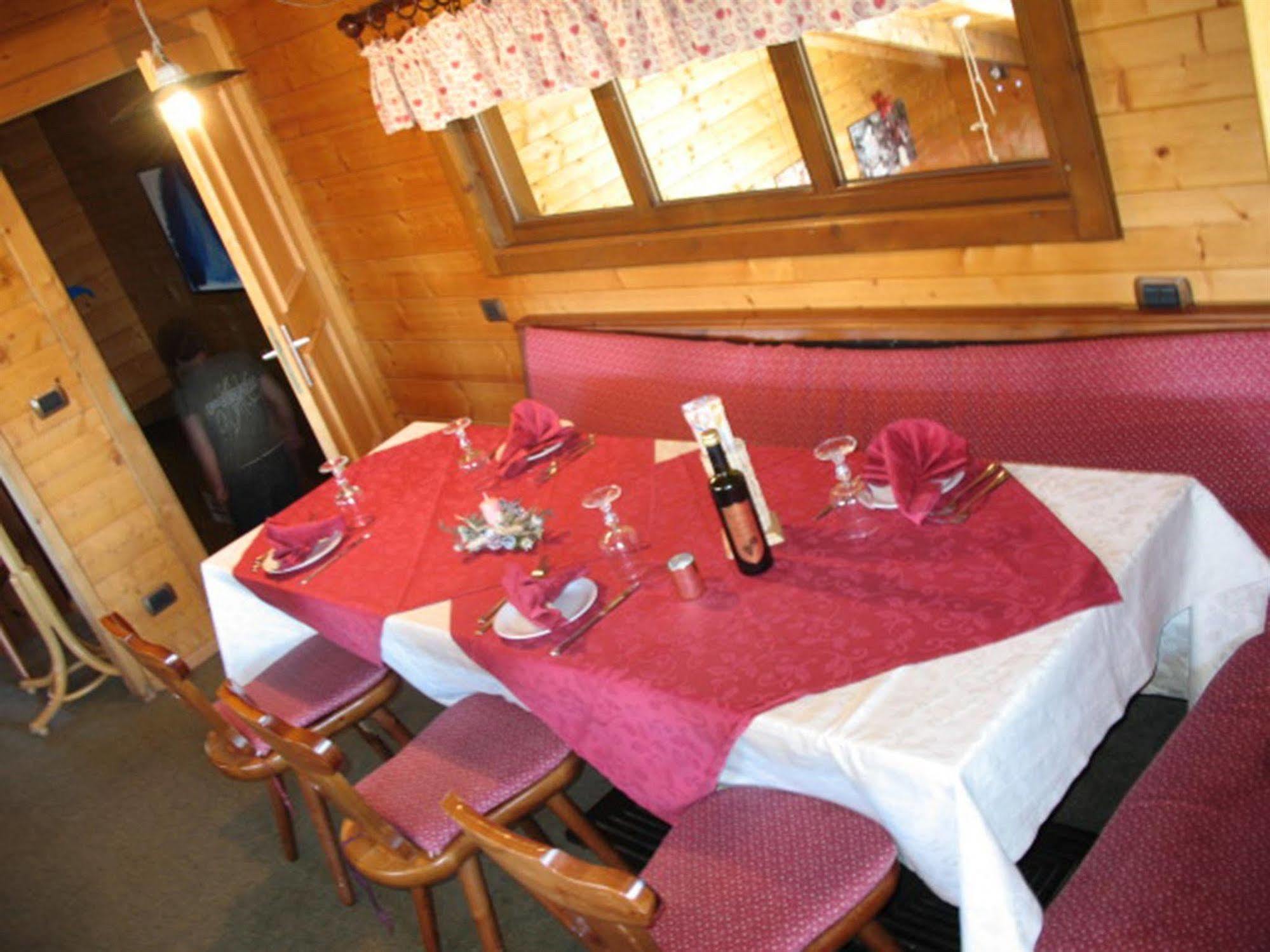 Restaurant Hotel Chalet Del Sole Oulx Dış mekan fotoğraf